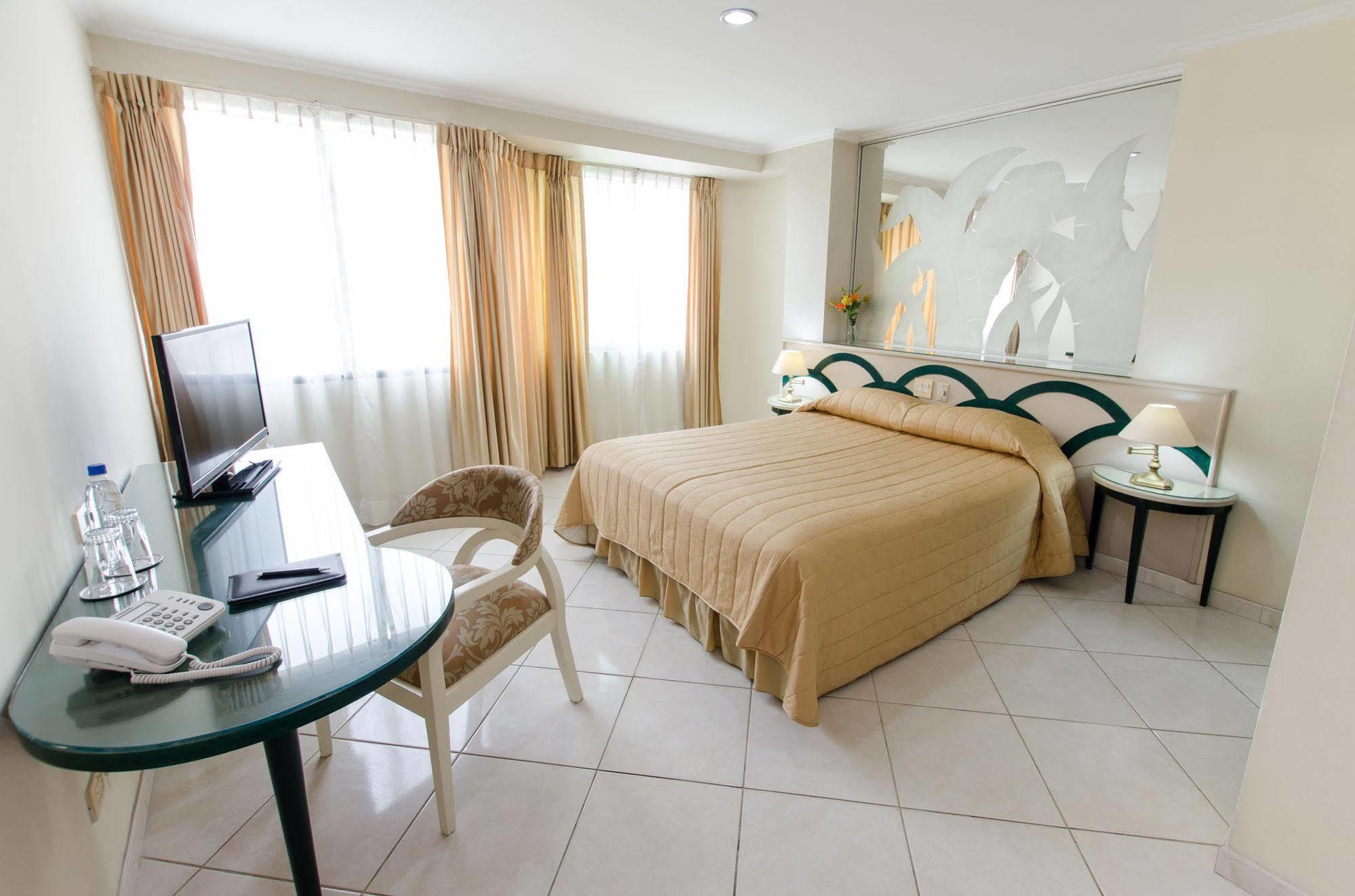 Apart Hotel Kennedy Guayaquil Buitenkant foto