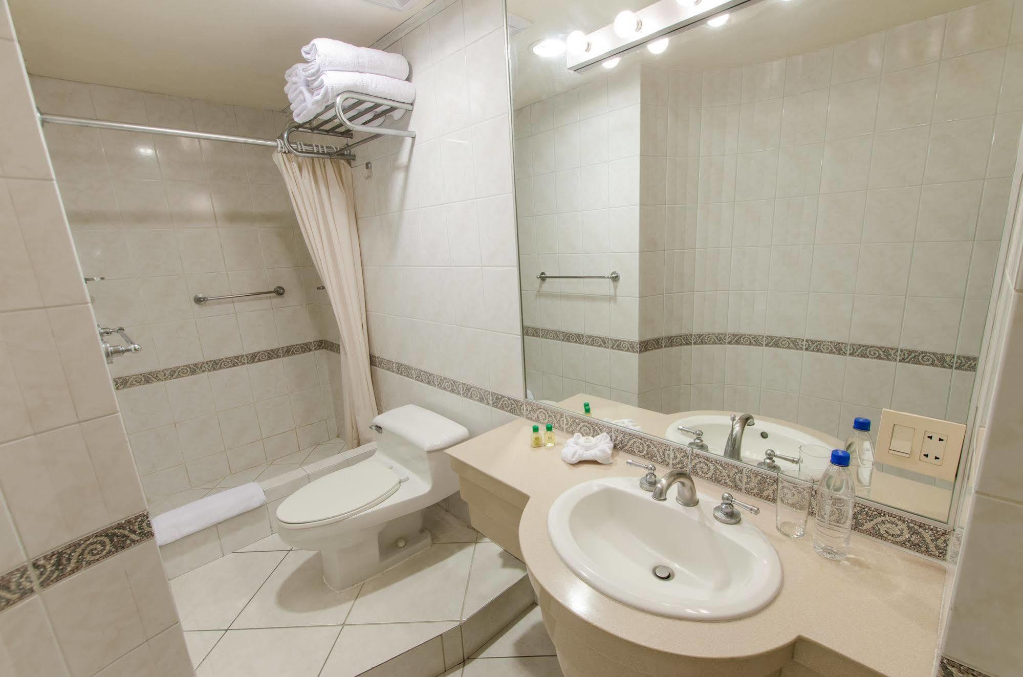 Apart Hotel Kennedy Guayaquil Buitenkant foto