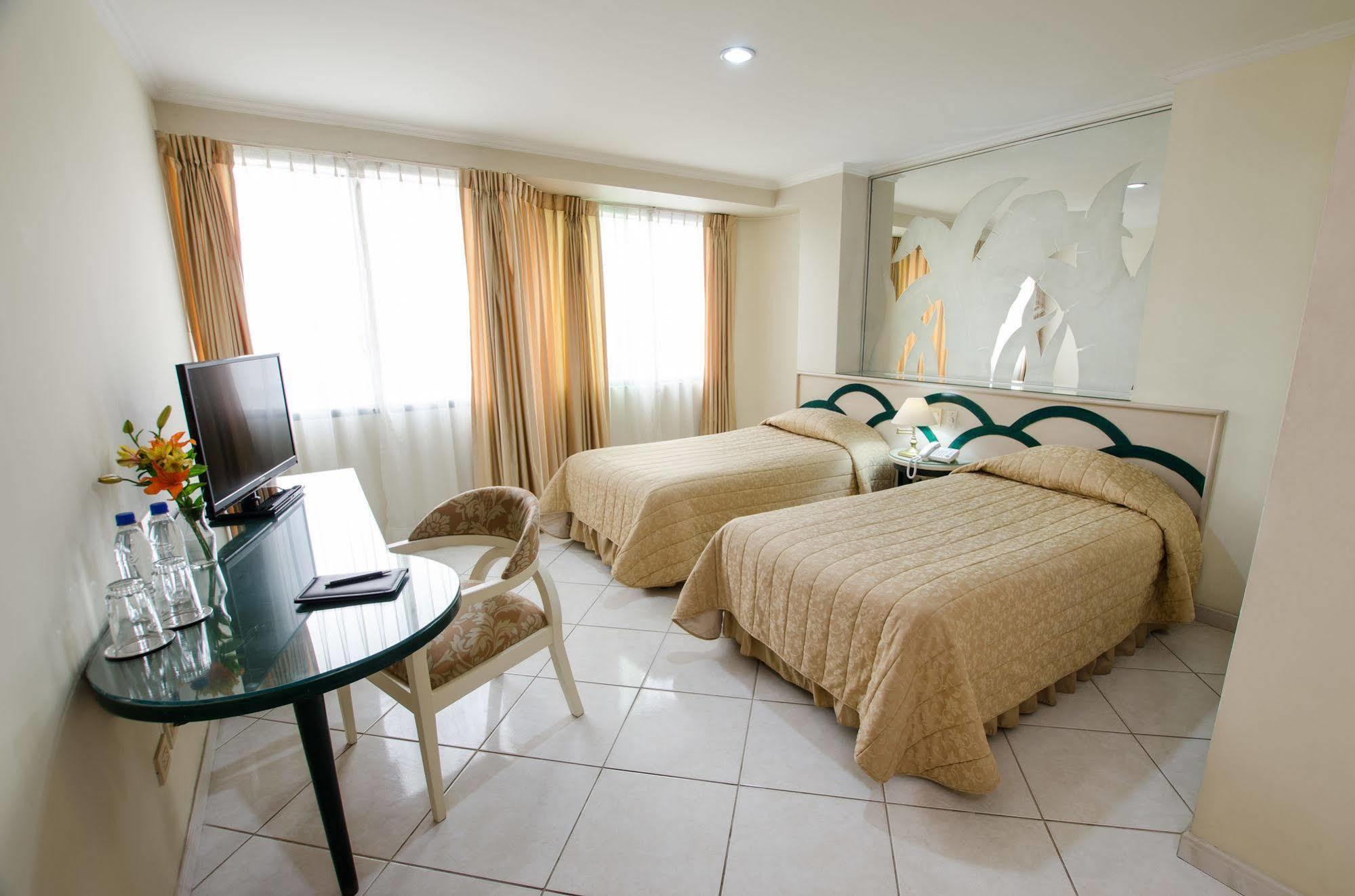 Apart Hotel Kennedy Guayaquil Buitenkant foto
